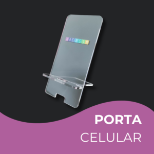 Porta celular de acrílico transparente con logo y fondo oscuro.